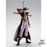 Bandai Tamashii S.H.Figuarts One Piece Dracule Mihawk -HAWKEYE - Action & Toy Figures